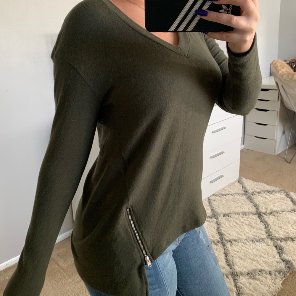 Army green Windsor top
